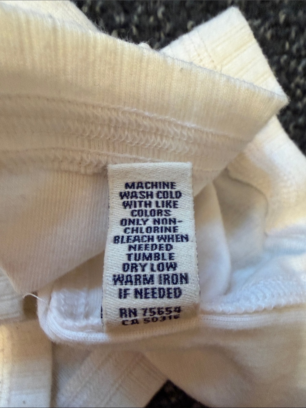 Abercrombie & Fitch white V-Neck Short Sleeve Tee - Picture 4 of 8